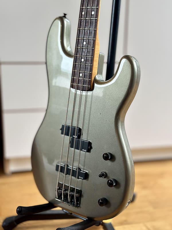 2021 Fender Silent Siren Jazz Bass Maple Surf Green | Guitar