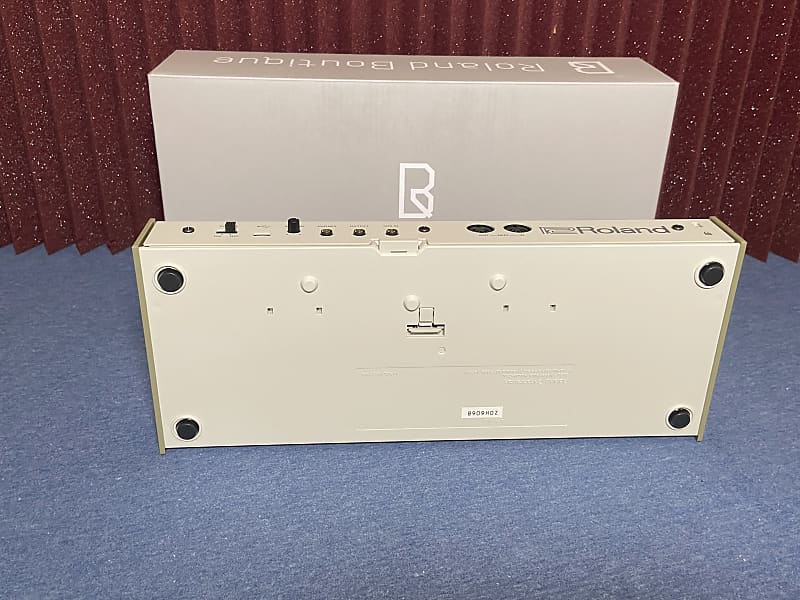 Roland Boutique Series TR-09 Rhythm Performer Drum Machine