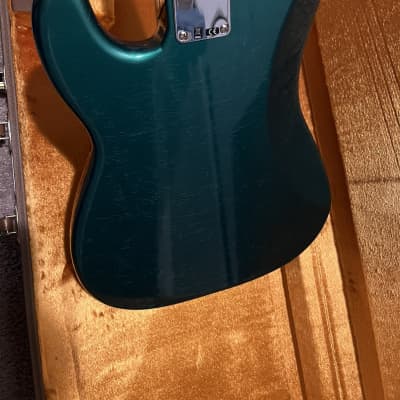 Fender  Precision Bass  2018 - Nitro-Cellulose Lacquer image 4