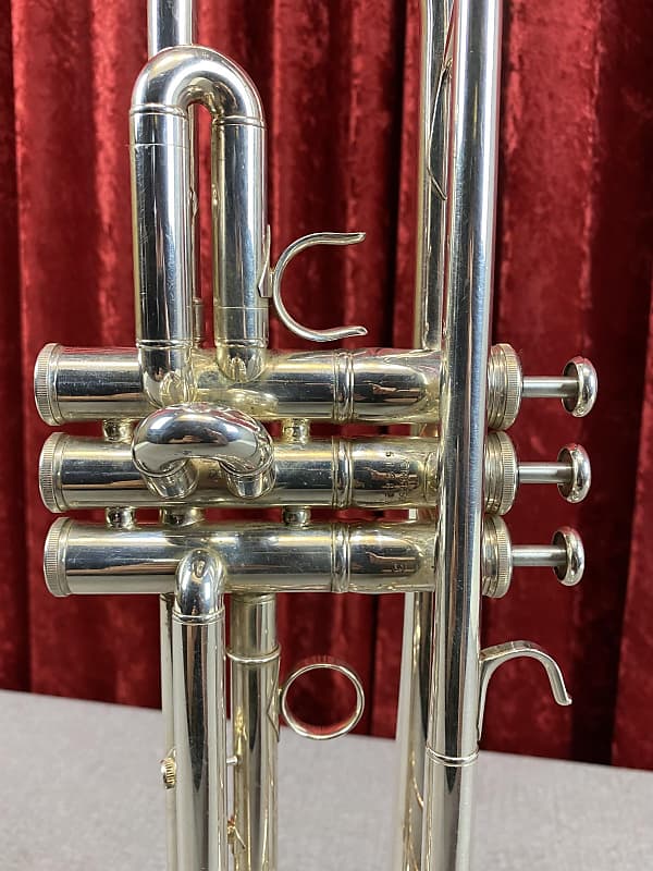 Melhart Music Center - Yamaha Bb Trumpet Xeno YTR-8335GS