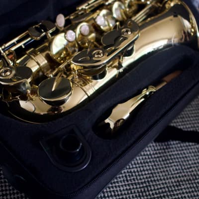 Gear4music Bb Tenor Saxophone - Lacquered Brass image 9