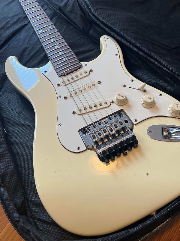 fender hm strat price