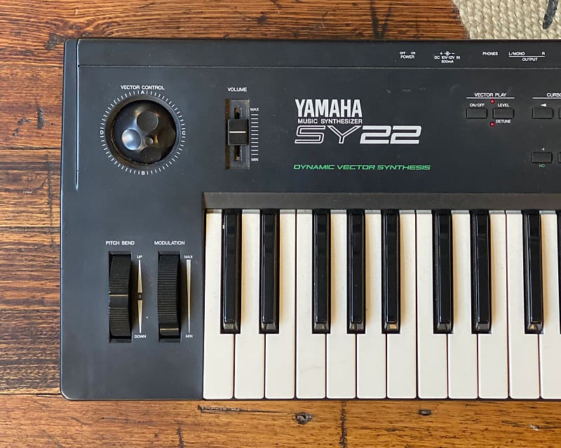 YAMAHA SY22 Dynamic Vector Synthesiser