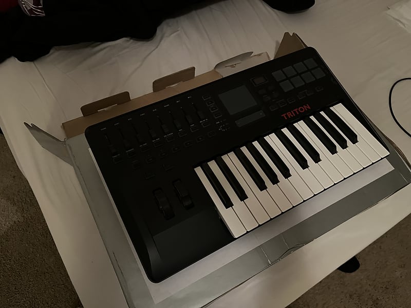 Korg TRTK25 TRITON taktile 25-Key USB Controller/Synthesizer 2014