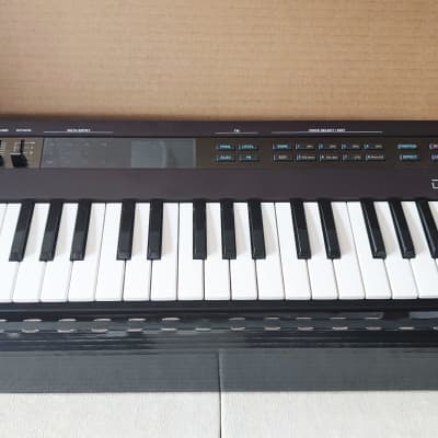 Buy used Yamaha Reface DX FM Synthesizer, like new with box