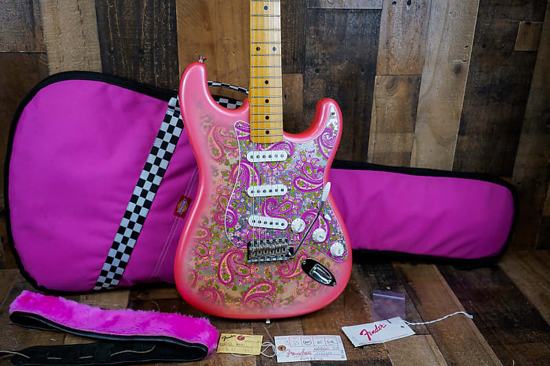 Fender Stratocaster 1999 Pink Paisley Crafted in Japan CIJ w