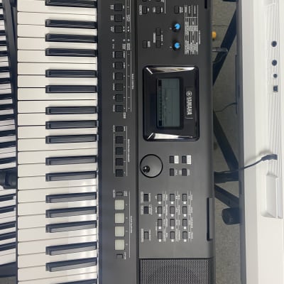 Yamaha PSR-E473 61-Note Portable Keyboard