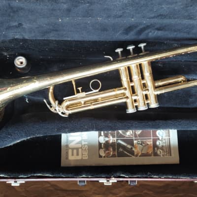 Holton Collegiate T602 Trumpet, USA, Lacquered Brass, with case/mouthpiece image 5