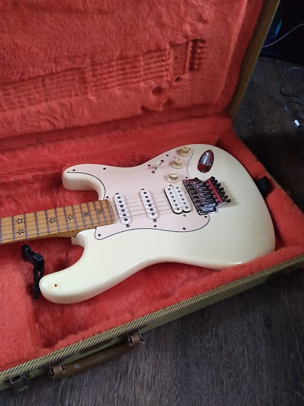 ギター VINTAGE Fender Richie Sambora Signature Fender Richie Sambora Signature Stratocaster 1993 - 1999