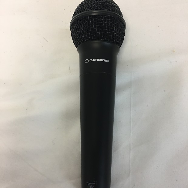 Peavey PVi 100 Dynamic Cardioid Mic w/ Clip, XLR Cable and Bag imagen 2