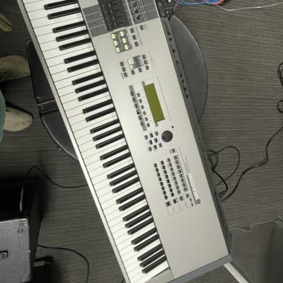Yamaha Motif ES 8 Production Synthesizer 2000s - Gray
