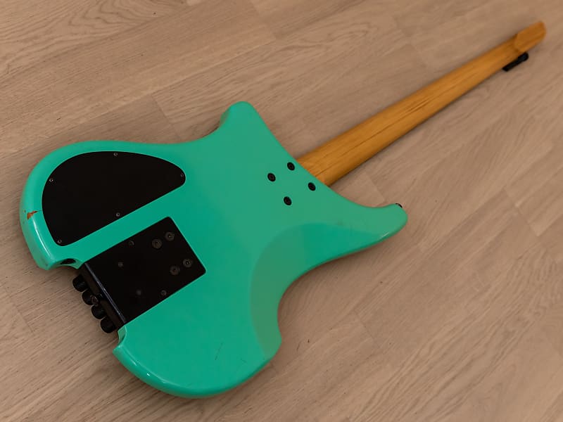 ベース BLASTER Licenced by Philip Kubicki BLASTER Licenced by Philip Kubicki ベース BLASTER Licenced by