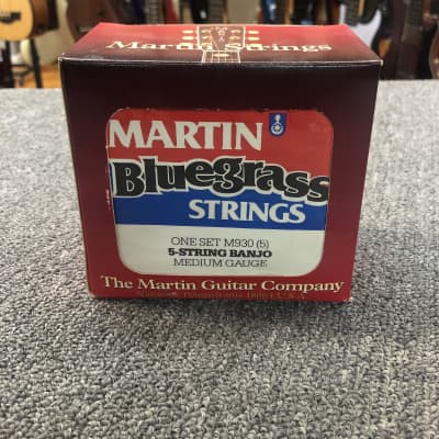 Vintage box of  Martin M930 Bluegrass Banjo Strings - Medium image 1