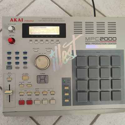 Akai MPC2000 MIDI Production Center 1997 - 2001 - Grey