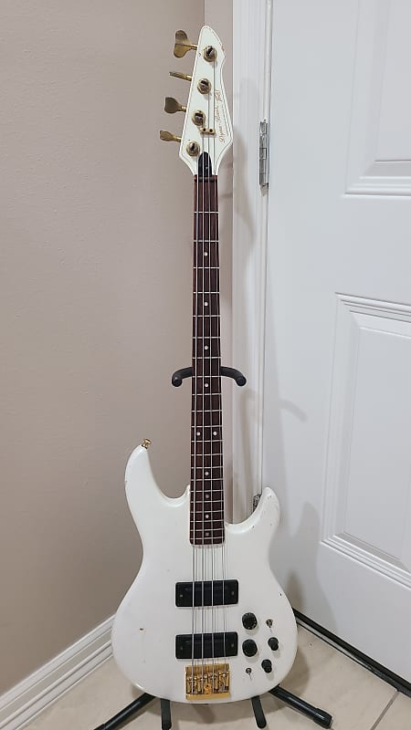 Vintage 80s Peavey Dyna Bass 1986 Pearl White Adjusted And Reverb 2452