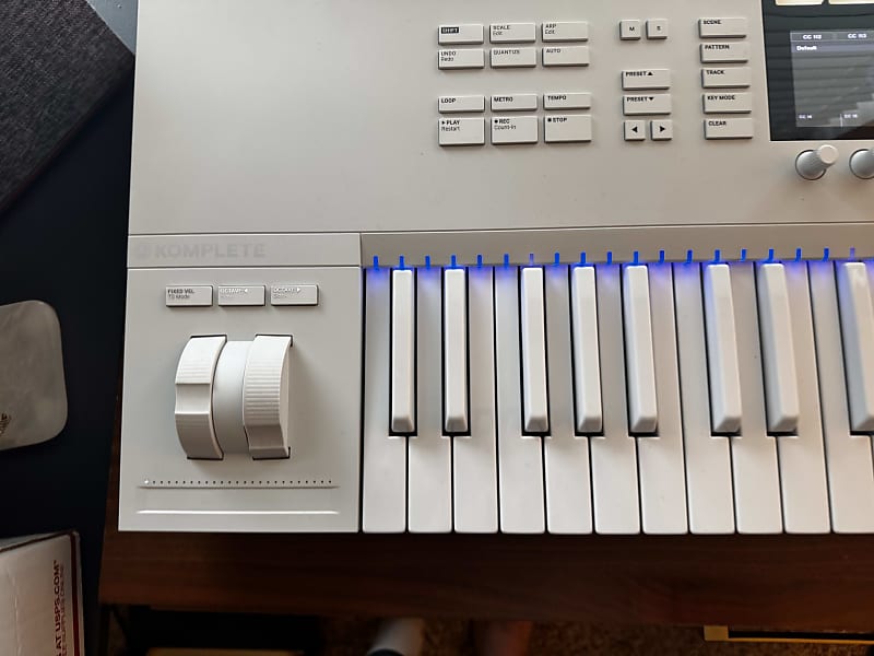[新品-開封のみ] NI 25周年- Komplete Kontrol S49 Native Instruments (NI) 【新品特価】KOMPLETE KONTROL S49 MK2