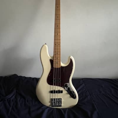 Fender Player Plus Jazz Bass with Maple Fretboard Olympic Pearl + Fender Gig Bag image 6