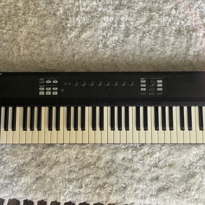 Native Instruments Komplete Kontrol S61 Keyboard Controller