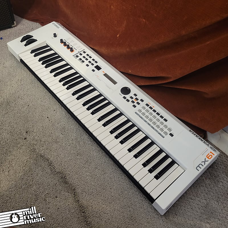 Yamaha MX61 61-Key Digital Synth Used | Reverb Canada