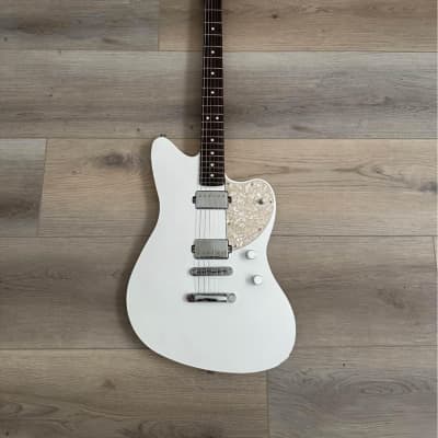 ギター Fender Elemental Jazzmaster White MIJ Fender MIJ Elemental Jazzmaster | Reverb