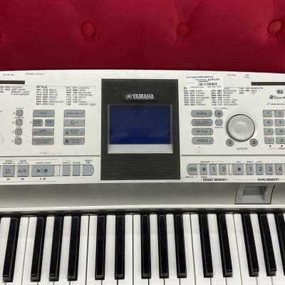 Yamaha DGX305 Digital Piano - Silver image 6