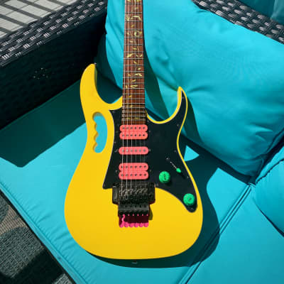 Ibanez Jem Jr Yellow Steve Vai Signature * EXTENSIVE JEM777 Ibanez Jem Jr Yellow Steve Vai Signature * EXTENSIVE JEM777