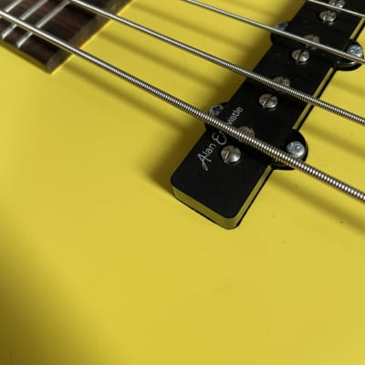 MihaDo Guitar Studio FingyBass Short Travel Bass 2021 Yellow image 5