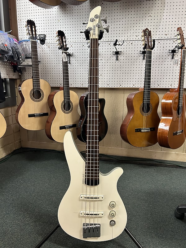 RBXA2 - Overview - Electric Basses - Guitars, Basses & Amps