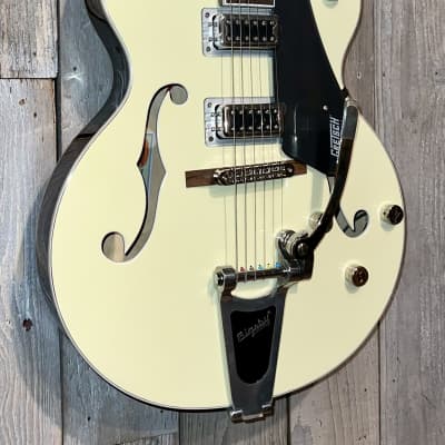 Gretsch G5420T Electromatic Classic Hollowbody Single-cut Electric Guitar with Bigsby - Two-tone Vintage White/London Grey image 3