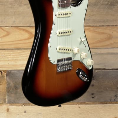 Fender  Robert Cray Stratocaster Electric Guitar 3-Color Sunburst w/ Gigbag for sale