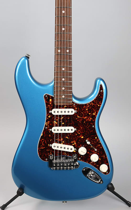 G&L FULLERTON DELUXE LEGACY Electric Guitar in Lake Placid Blue