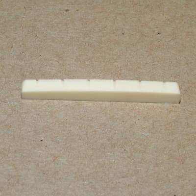 Allparts BN-0251-000 Bleached And Slotted Flat Bottom Nut for Fender Style Guitars 1 11/16" Long image 4