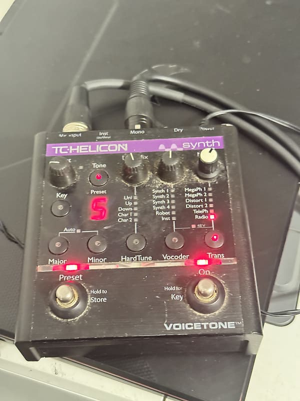 TC-Helicon VoiceTone Synth Vocal Effects Processor Pedal