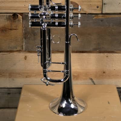 Bach 180S37 Stradivarius Silver-Plated Bb Trumpet Outfit image 1