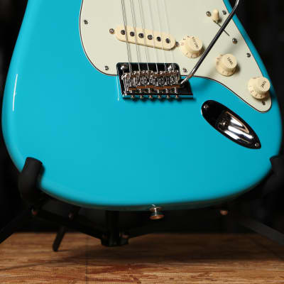 Fender American Professional II Stratocaster, Rosewood Fingerboard, Miami Blue image 2