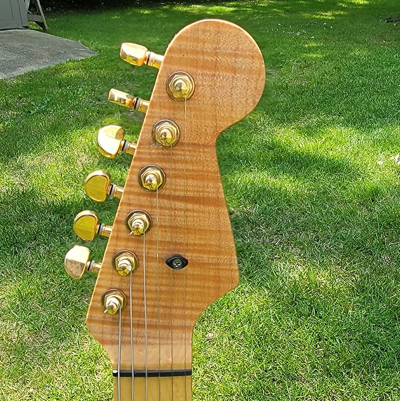 Mammoth Ron Estrada BC Rich Custom Shop DInky 2014 Ambertrans Quilt