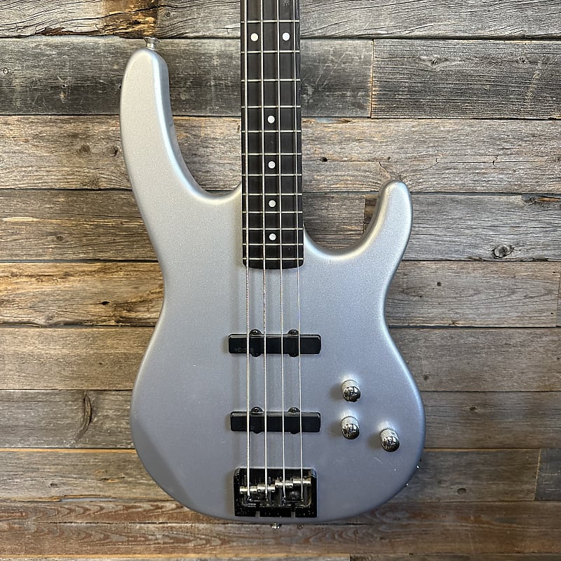 (16582) Carvin 4 String Bass Reverb