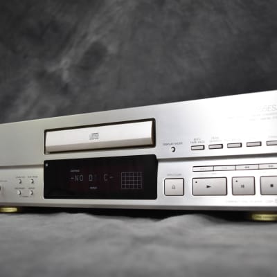 Sony CDP-555ESJ Compact Disc CD Player in Very Good | Reverb Canada