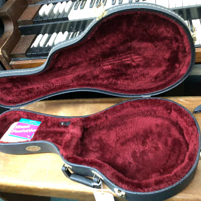 Pre-owned Kentucky  KM-650C With Case Oval Soundhole image 13