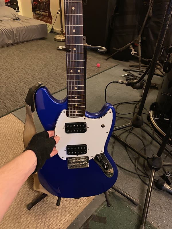 Squier Bullet Mustang Upgraded Imperial Blue sparkle w/ Rosewood