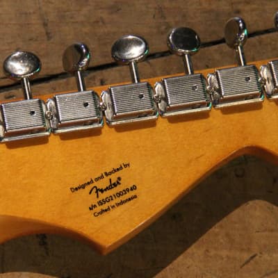 Squier Classic Vibe '60s Stratocaster Left-Handed 3-Color Sunburst image 8