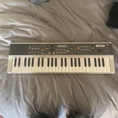 Casio MT-70 Casiotone 49-Key Synthesizer 1982 - 1984 - White / Black image 1