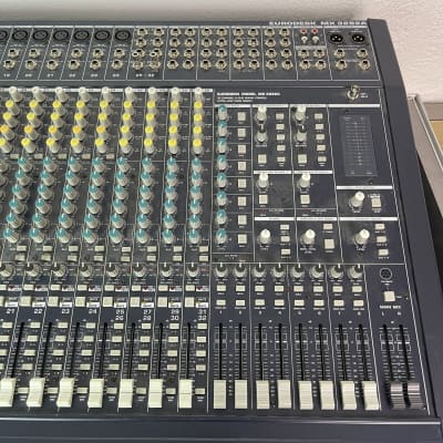 Behringer Eurodesk SX3242FX console de mixage analogique 32
