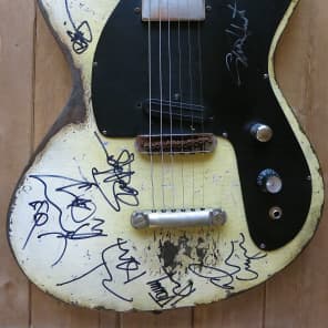 Loïc Le Pape Mosteel J.Ramone Tribute Guitar (Signed By Joe Perry, Alice Cooper And Others) image 5