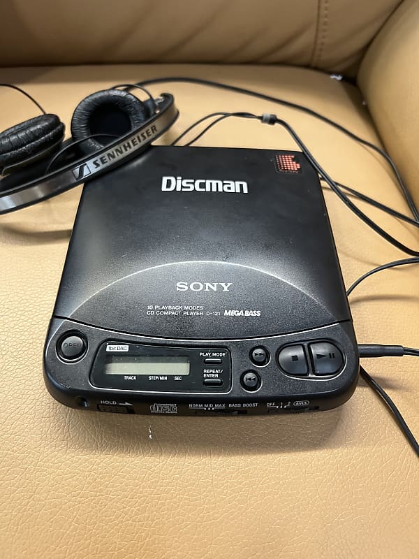 Vintage Sony Discman CD Player Mega Bass D-121 With Case Logic