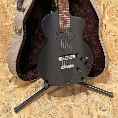 Pre Owned Rick Turner Model 1 Special C Limited Edition - Solid Satin Black Inc. Case image 5
