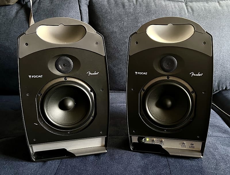 Fender store monitor speakers