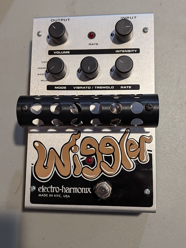 Electro-Harmonix Wiggler - Pedal on ModularGrid