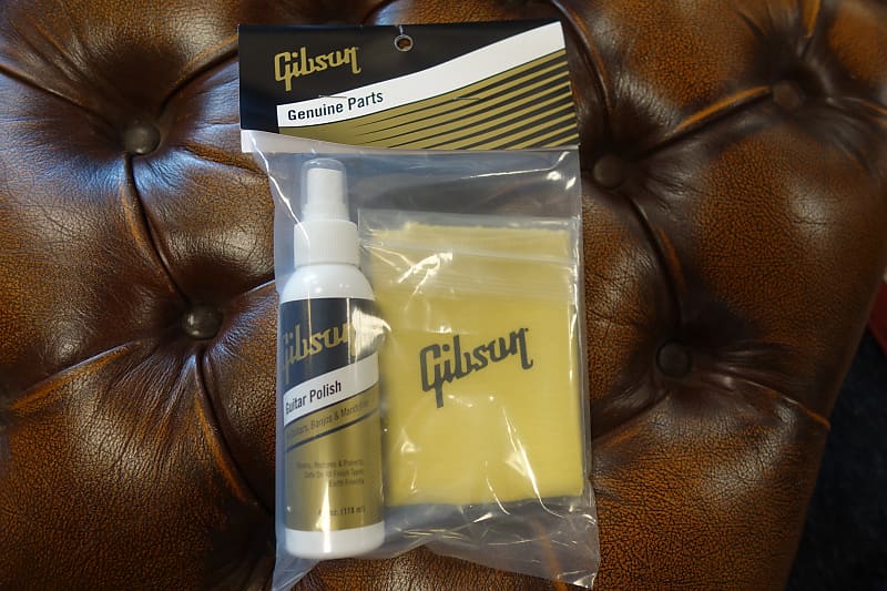 Gibson AIGG-950 Guitar Polish & Cloth Combo image 1