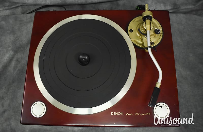 Denon DP-900M II Quartz Turntable in Very Good Condition